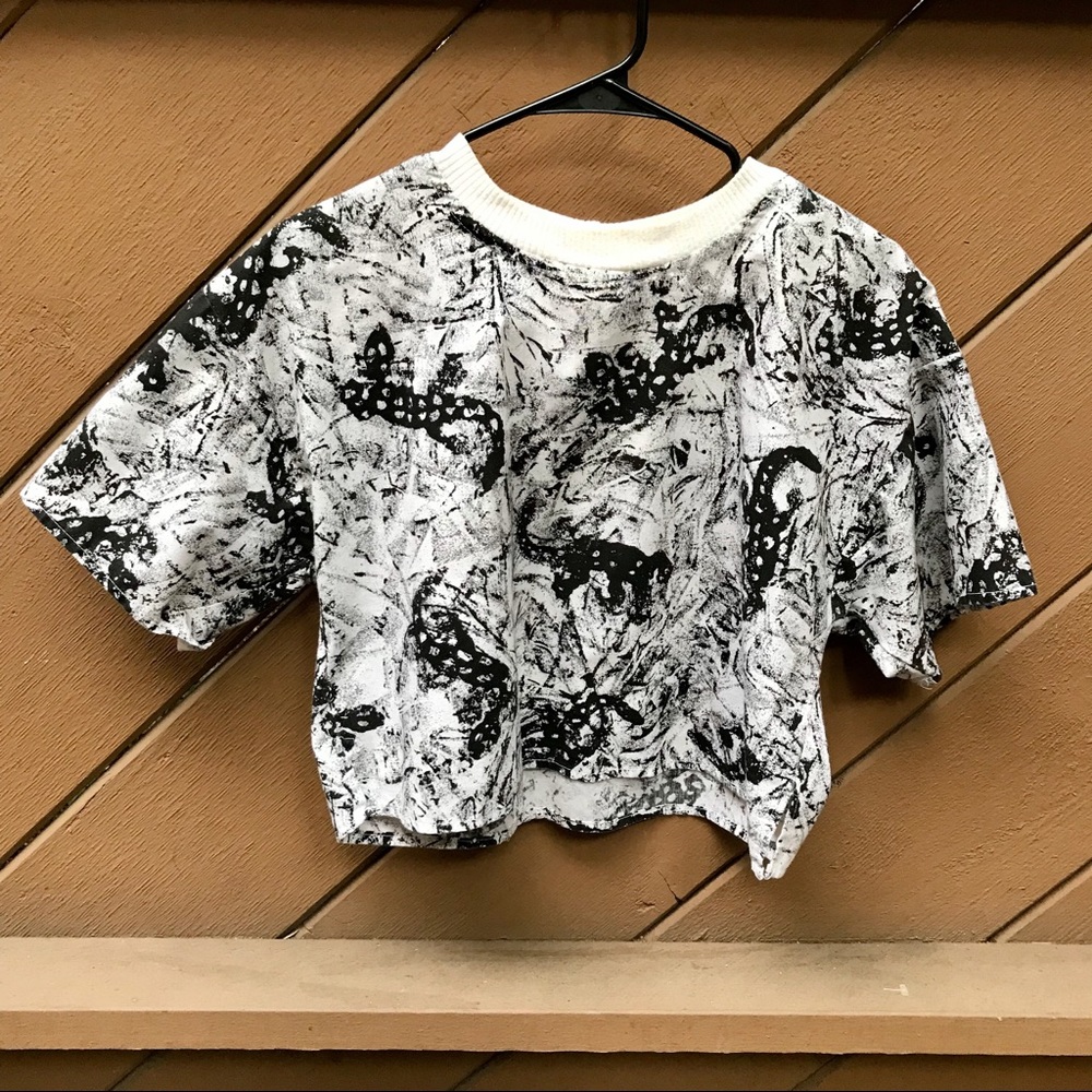 Vintage 80s 90s Patterned Black and White Crop Top